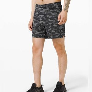 Lululemon T.H.E. Linerless Short - Black Digital Camouflage - size Medium 9”